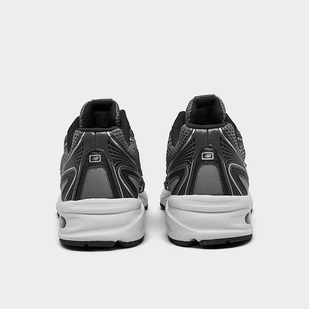 New Balance — 7